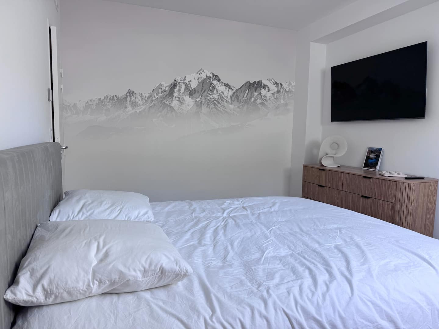 Chambre principale avec lit double